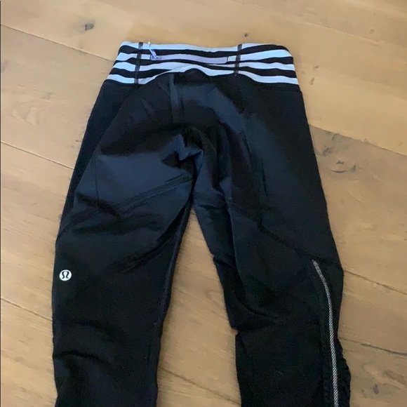 Lululemon crops - Picture 2 of 3